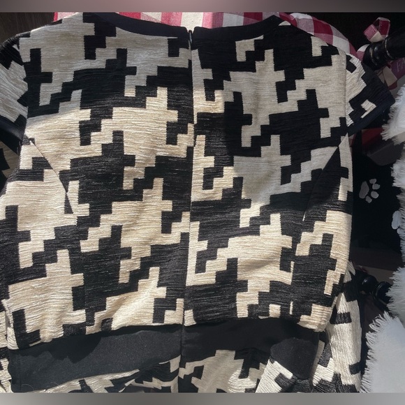 Cream/Blk large herringbone print cap sleeve dress in size 2 - Picture 11 of 11